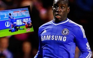 Rùng rợn cảnh Demba Ba bị đốn GÃY CHÂN ở Trung Quốc